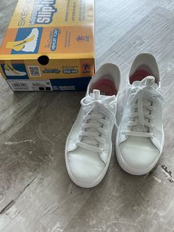 Skechers Hands-Free Slip-Ins Women’s Sneakers- Size 7 (White)