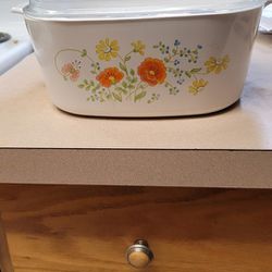 Vintage 5 liter  wildflower pattern Corningware casserole dish with lid