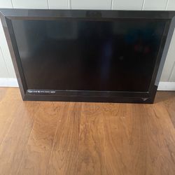 Vizio 32” Tv W/mount