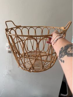 Wicker laundry basket