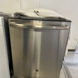 GE Stainless Steel Dishwasher 