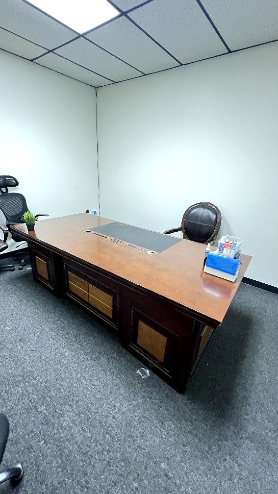 Grand Executive Desk