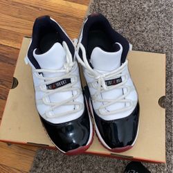 Jordan Retro “Bred” 11 Lows 