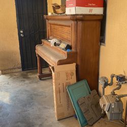 Free Upright Piano For Pickip