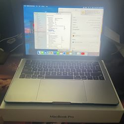 2017 MacBook Pro 13” – i7 / 16GB / 1TB SSD – $320