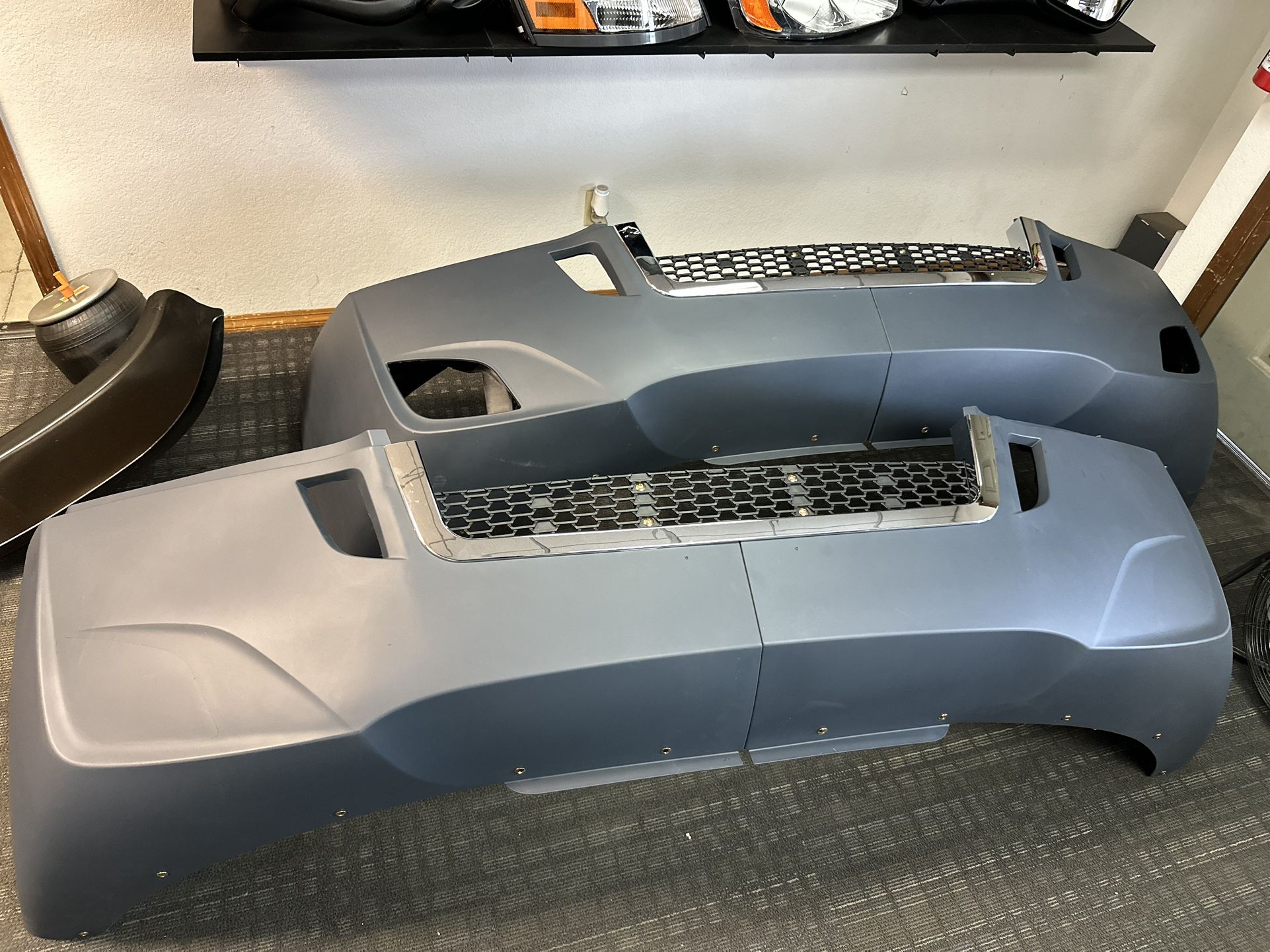 2018 Freightliner Cascadia Complete Bumper
