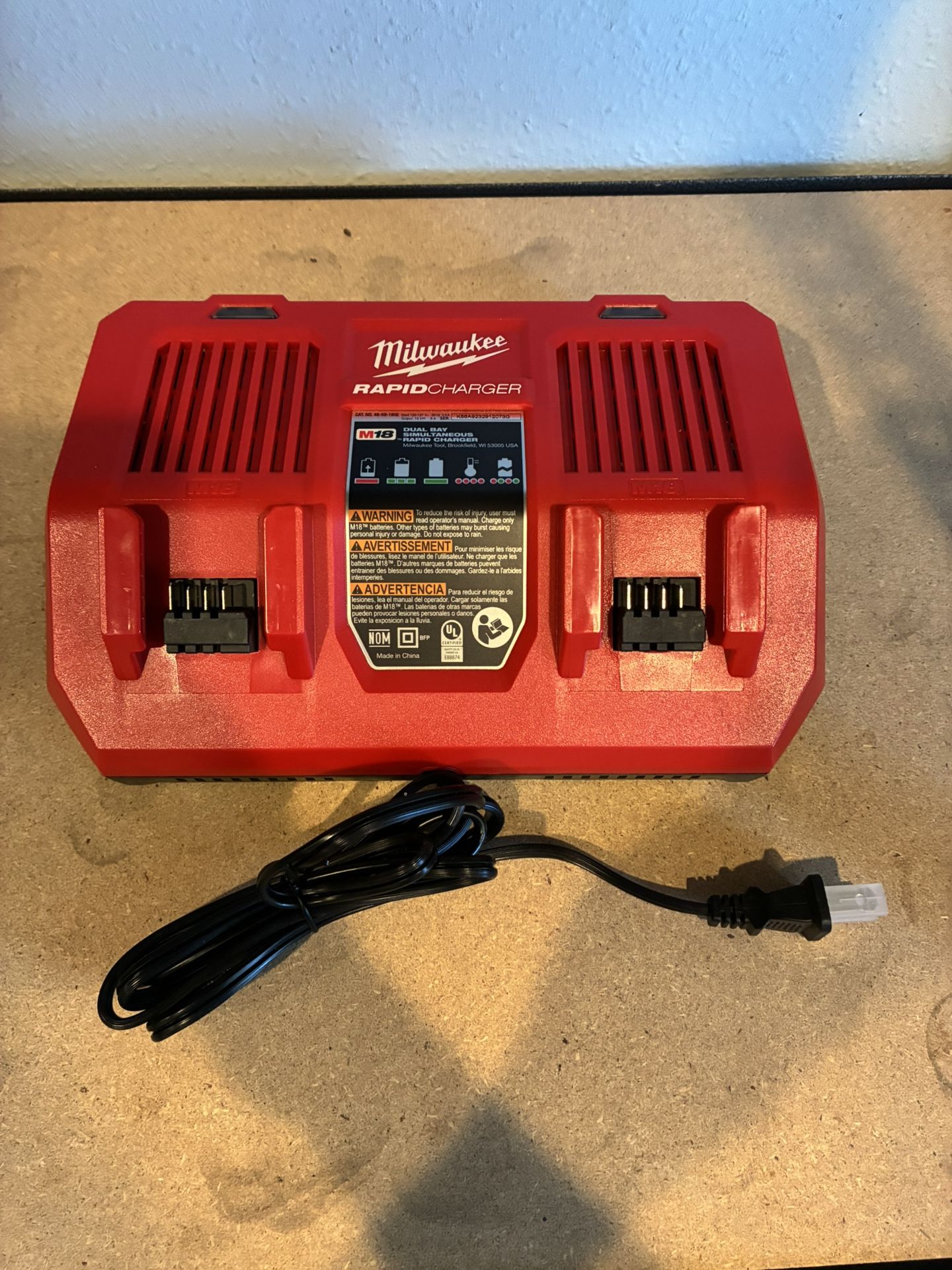 Milwaukee M18 18-Volt Lithium-Ion Dual Bay Rapid Battery Charger