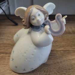 Lladro Little Angel w/ Lyre 