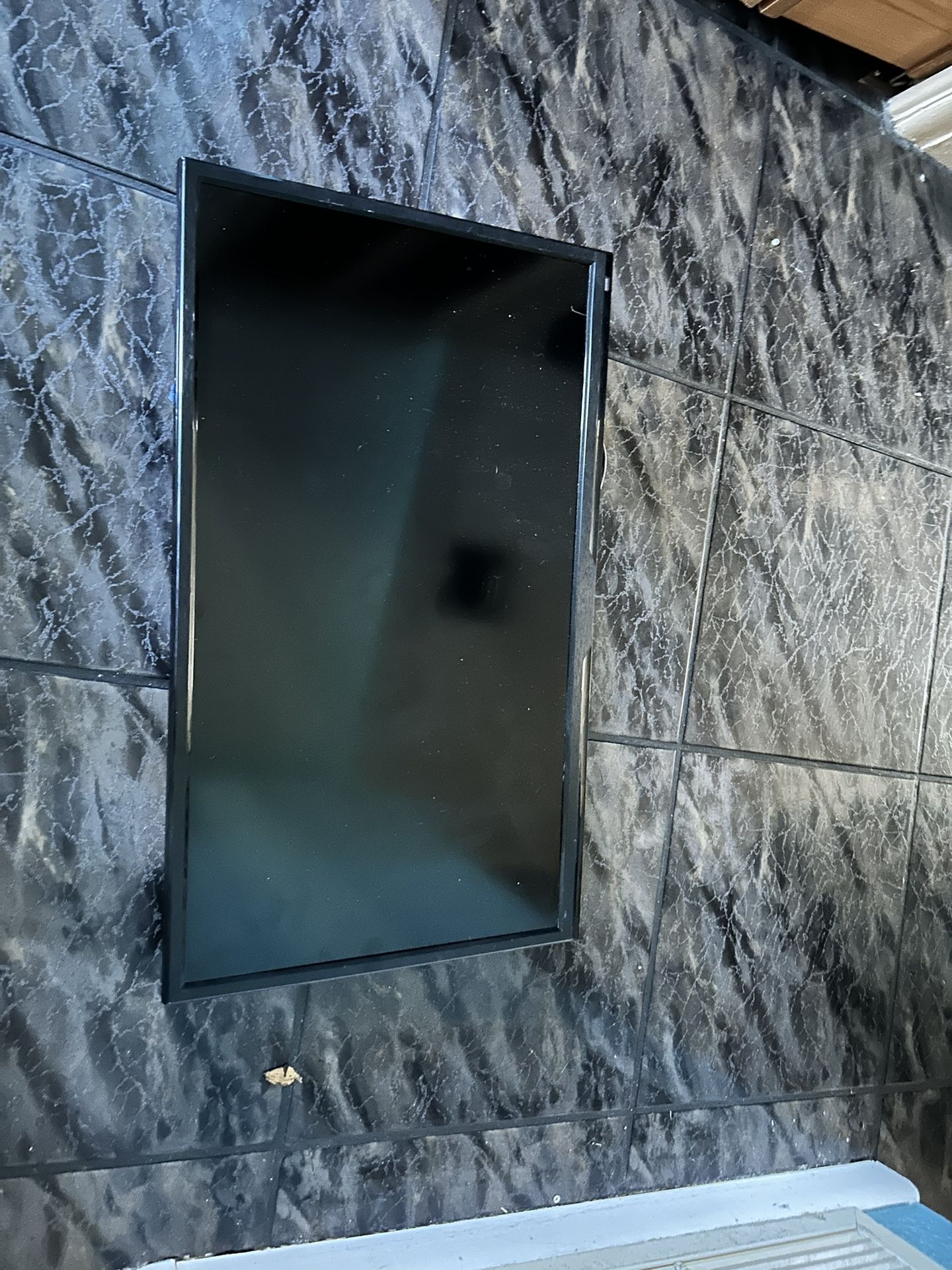Sceptre 32in LED TV