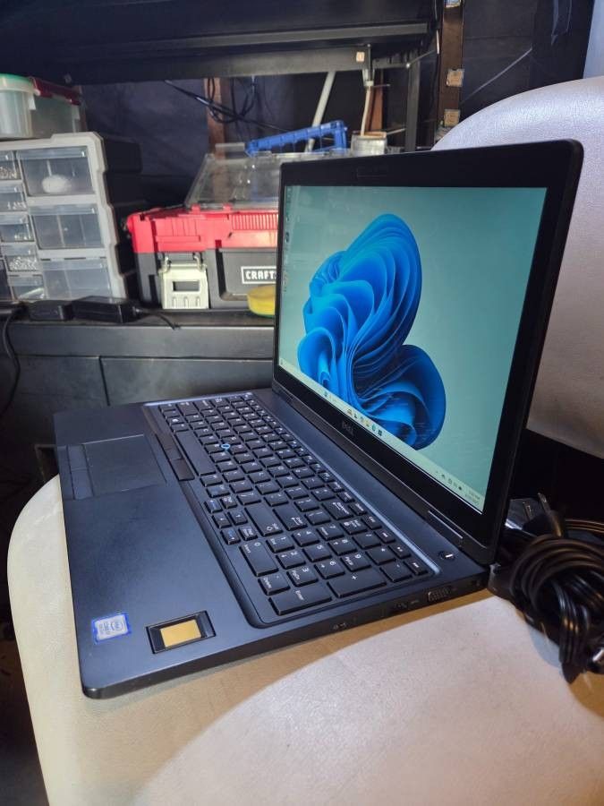 Dell TouchScreen. 15.6'' in, Laptop, Windows 11, Core i7, 512gb, 16 gb - $260
