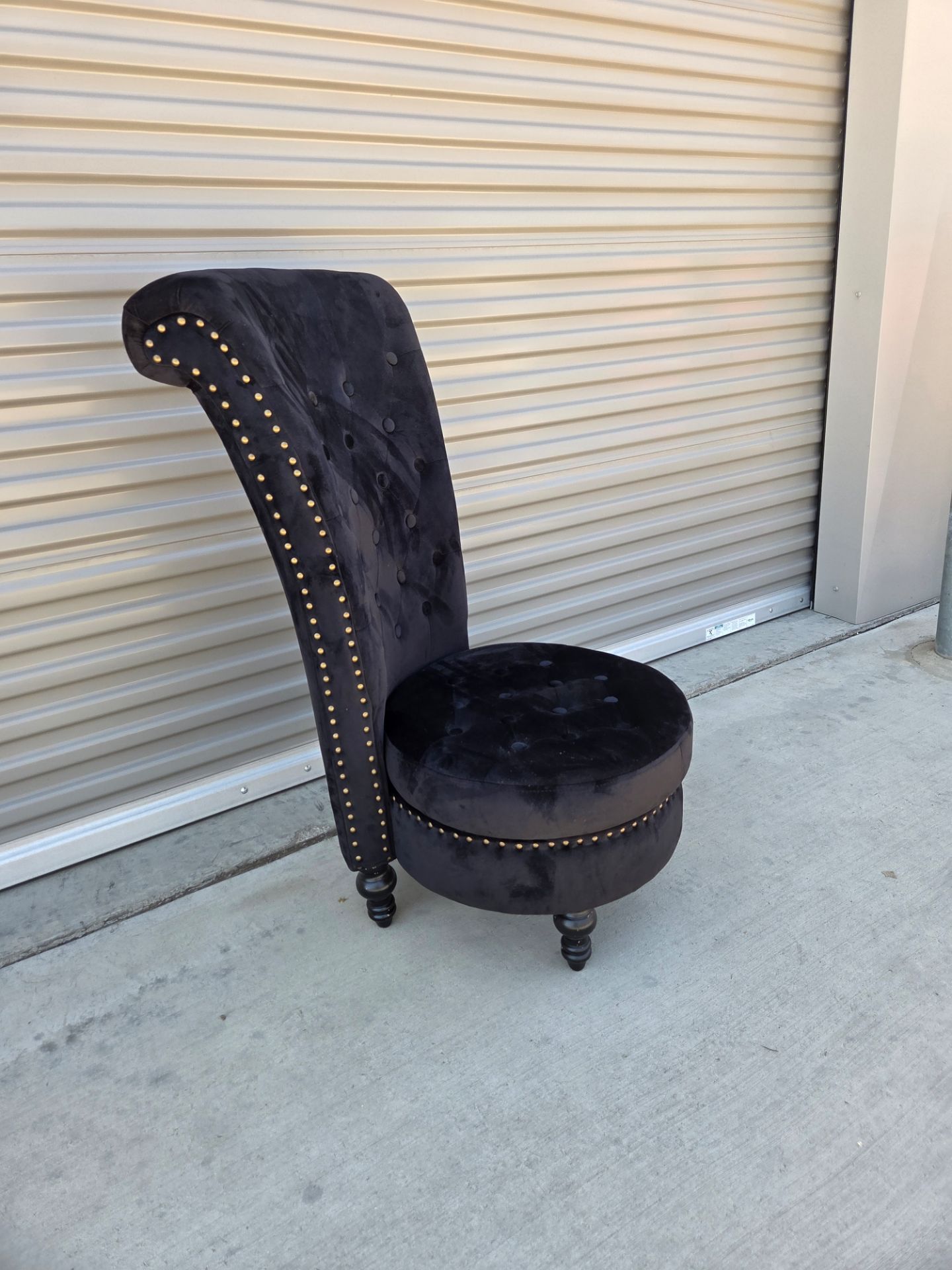 Throne Royal Chair for Living Room, High Back Velvet Accent Armless Chair with Hidden Storage, Button Tufted Vintage Design for Bedroom and Office, Bl