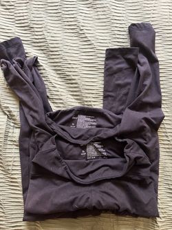 2 pairs of leggings