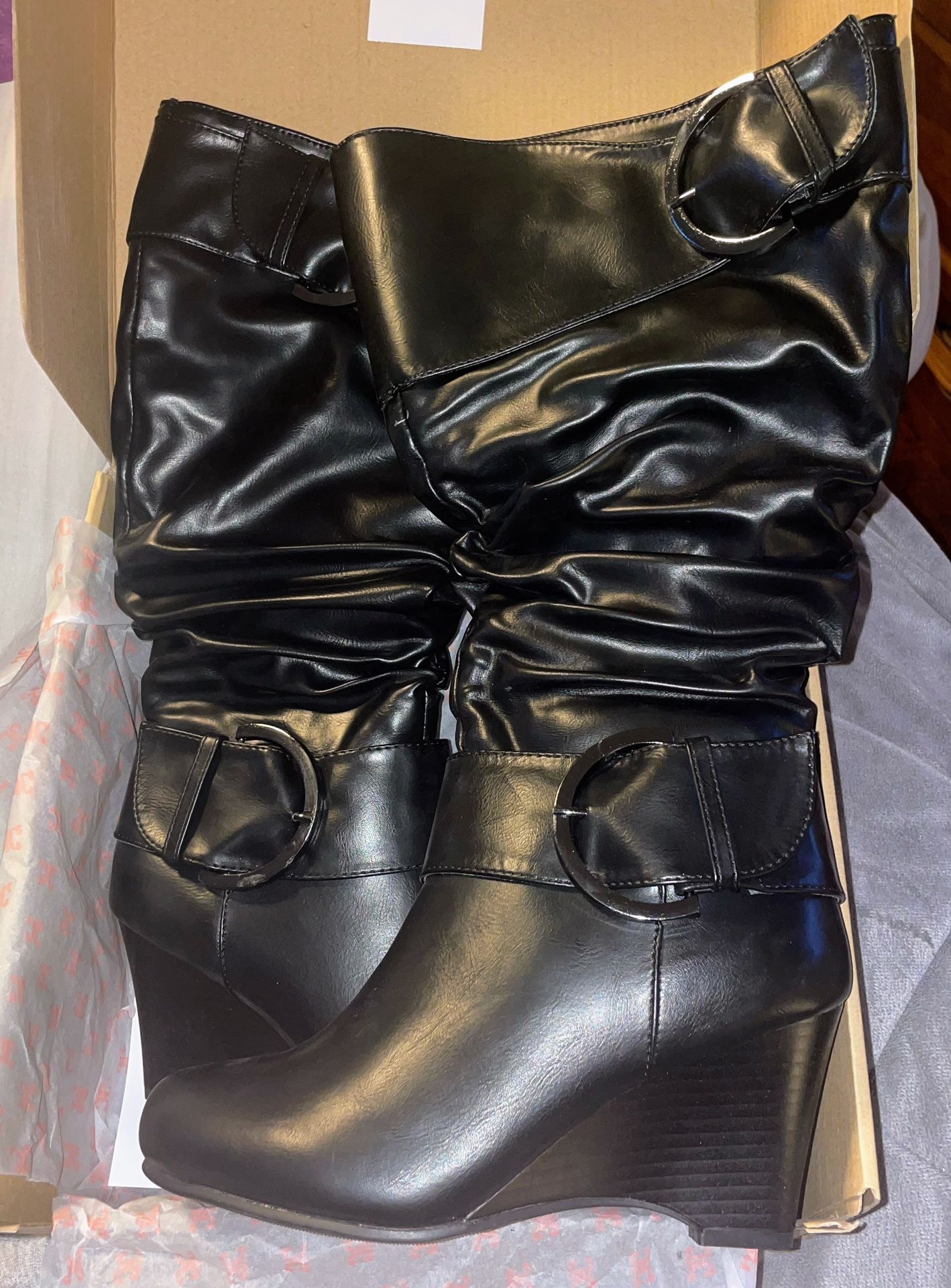 Journee Collection Wedge Boots