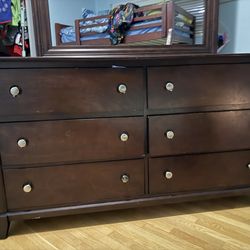 Wood 6 drawer dresser with mirror