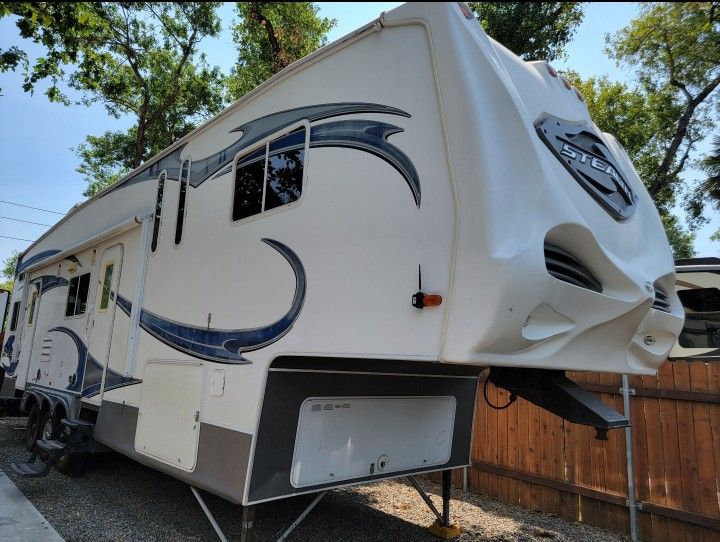 2010 Forest River Stealth 5th Wheel Toy Hauler 35ft