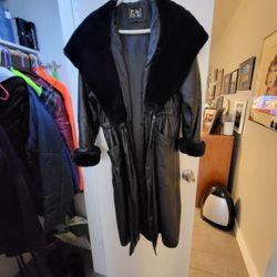 Beautiful Leather Coat With Faux Fur Collar