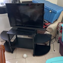 Tv Vizio 3d  And Table 