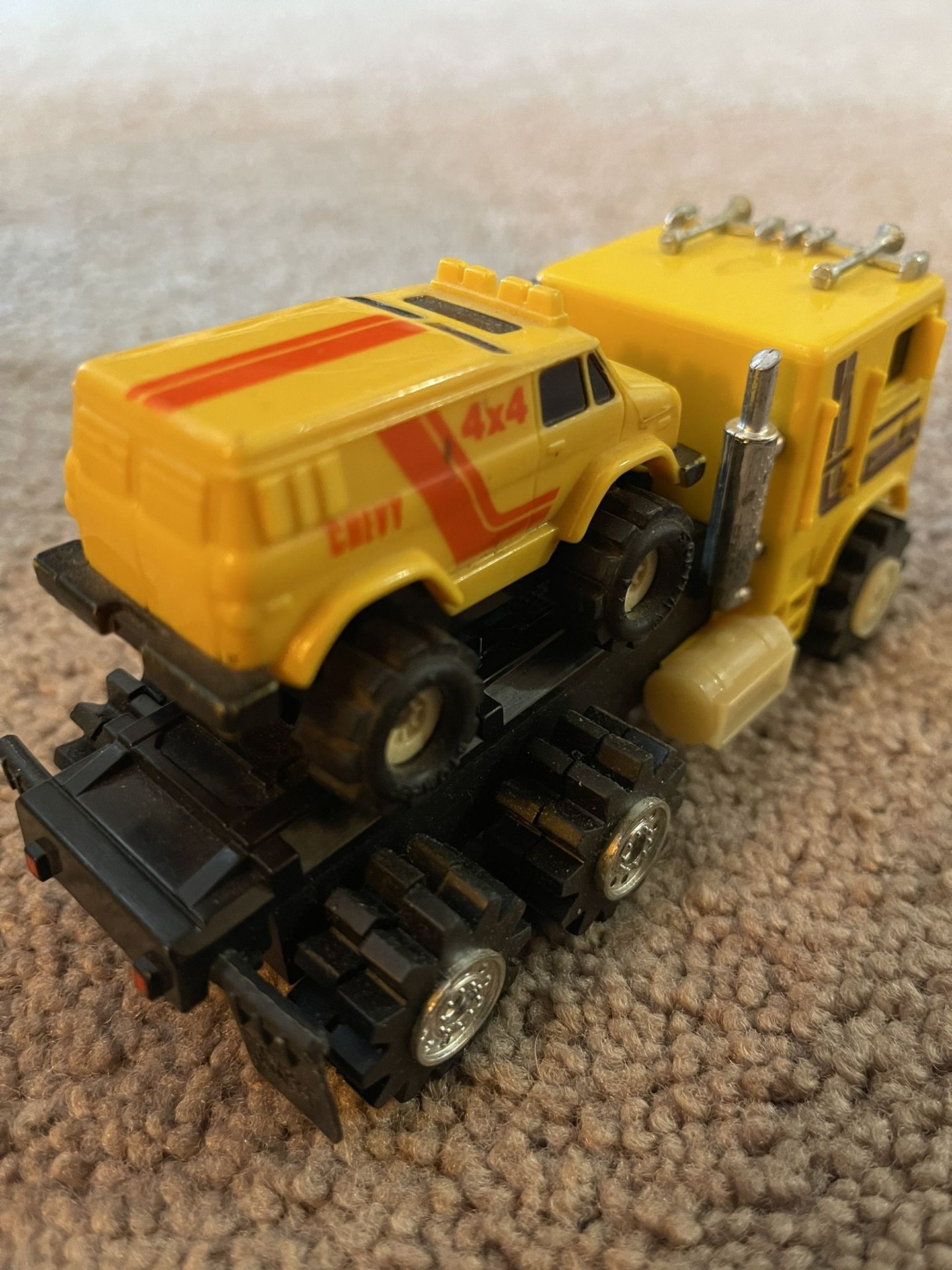 Two Stompers One Is Battery Operated But Doesn’t Function. But In Great Shape