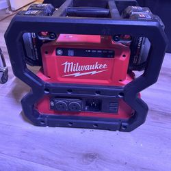 Milwaukee Carry-On Power Supply