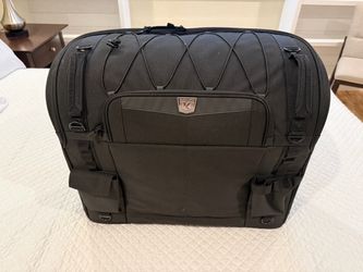 Kuryakyn Momentum Wanderer Touring Seat Bag