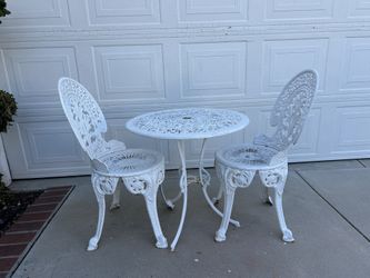 Vintage Set 3 Ornate Cast Metal Bistro Garden Table Chairs Rusty Rustic Weathered Furniture Patio