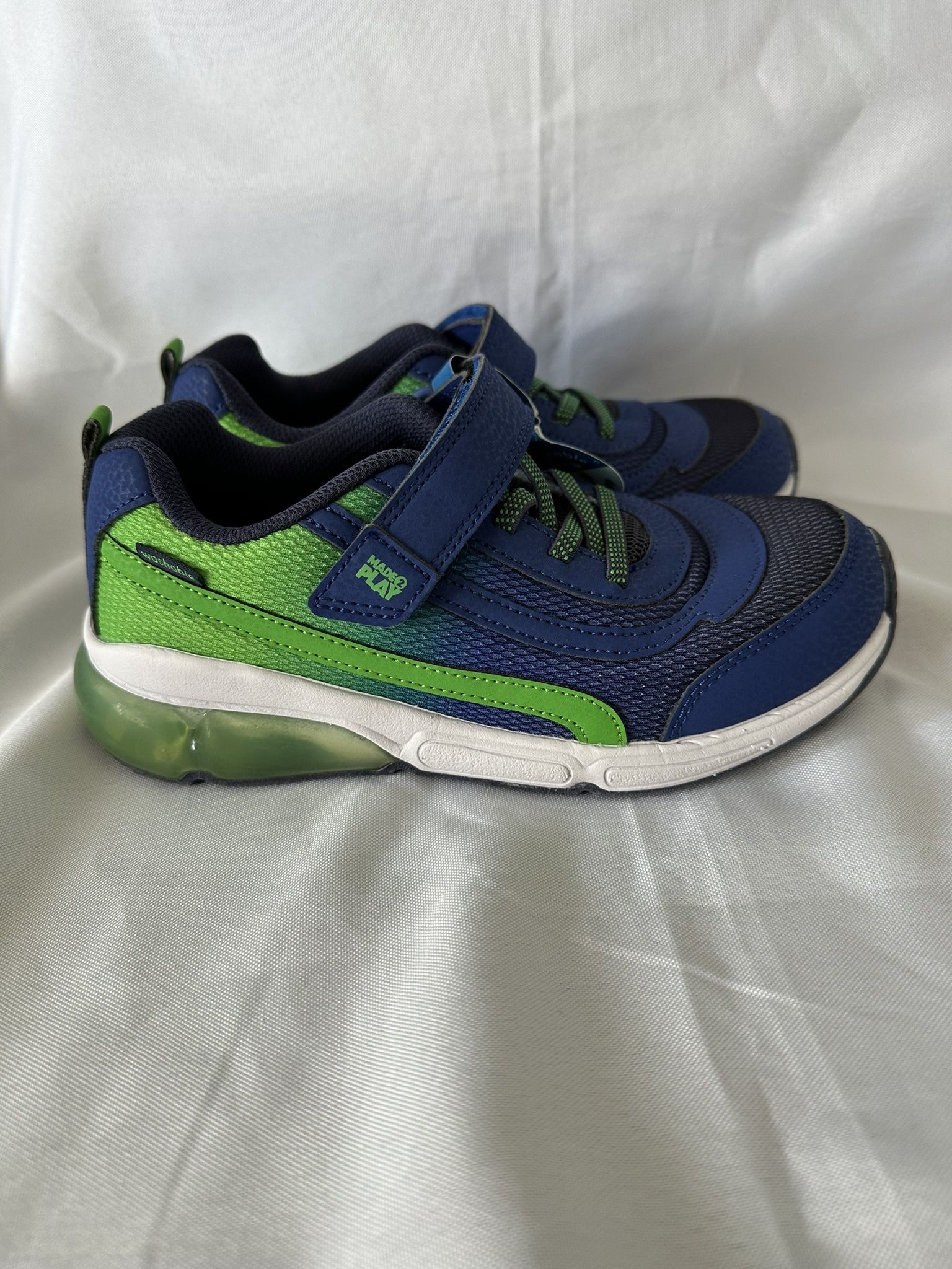 Stride RITE Made2Play Boys Sz 1.5 Wide NEW Light Up