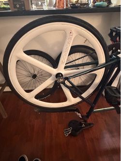 White rear Aerospoke