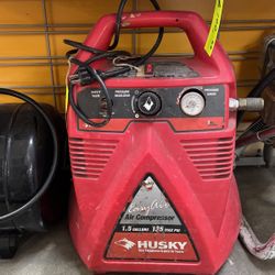 Husky Air Compressor 1.5 Gallon 135 Max Psi 