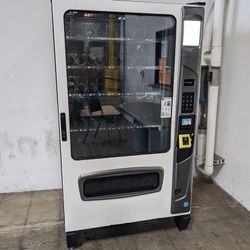 AMS COMBO VENDING MACHINE