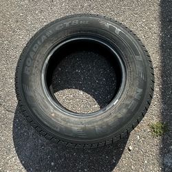 LT225/75R1   TIRE  SET
