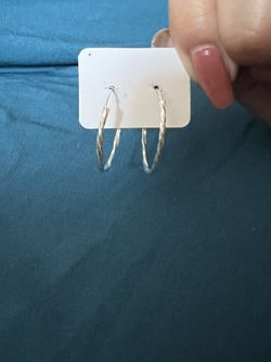 9.25 Silver Hoop earrings *NEW*