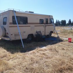 Winnebago Chieftain, 20 ft Motorhome RV