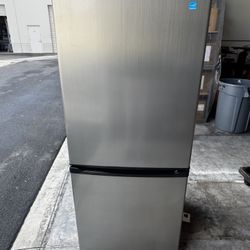 Danby Apartment Size 9.2 Cu Ft Refrigerator Model: DFF092C1BSLDB
