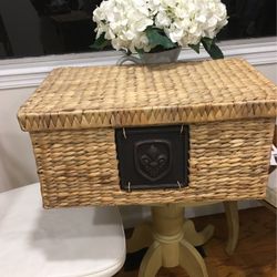 Covered Storage Wicker Box With Lid 