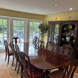 Cherry Wood Dining Room Table & Chairs