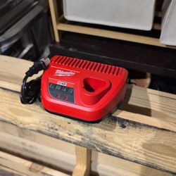 Milwaukee M12 Battery Charger