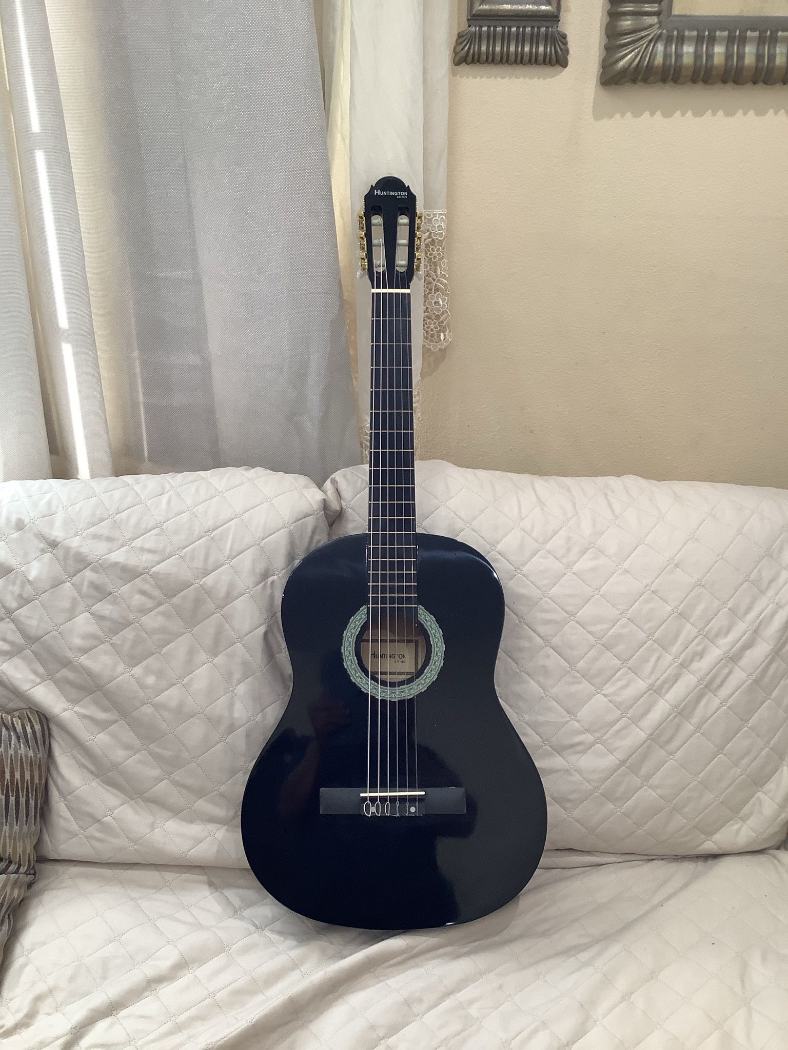 Huntington Classic Acoustic Guitar (Special Price)