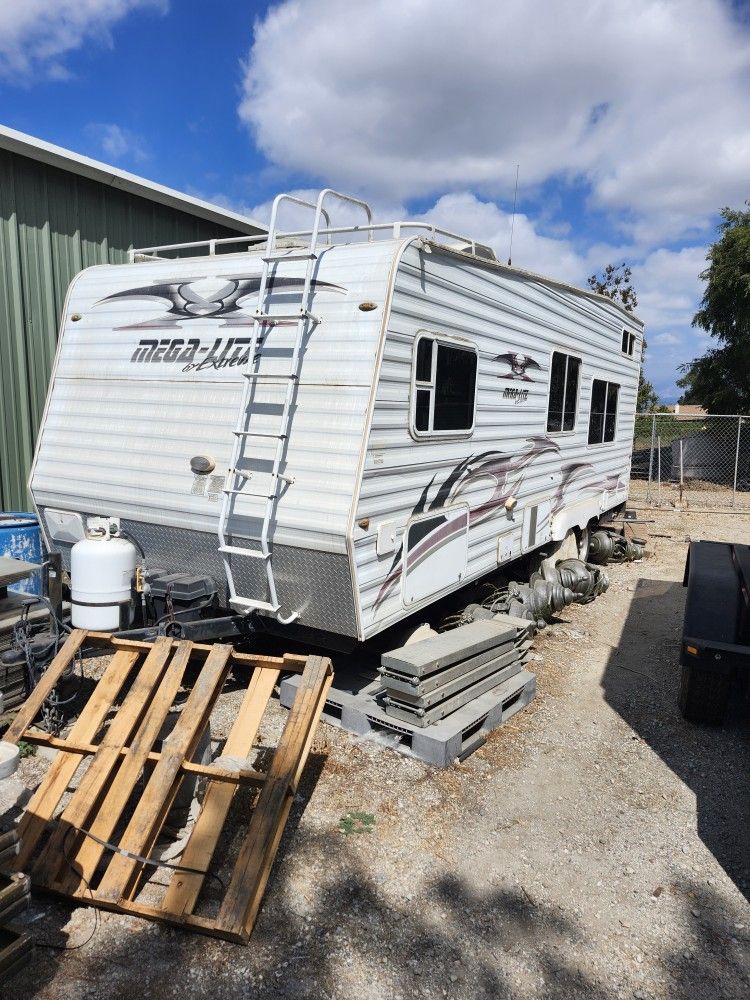 2006 Extreme Mega-Lite 23LT Toyhauler
