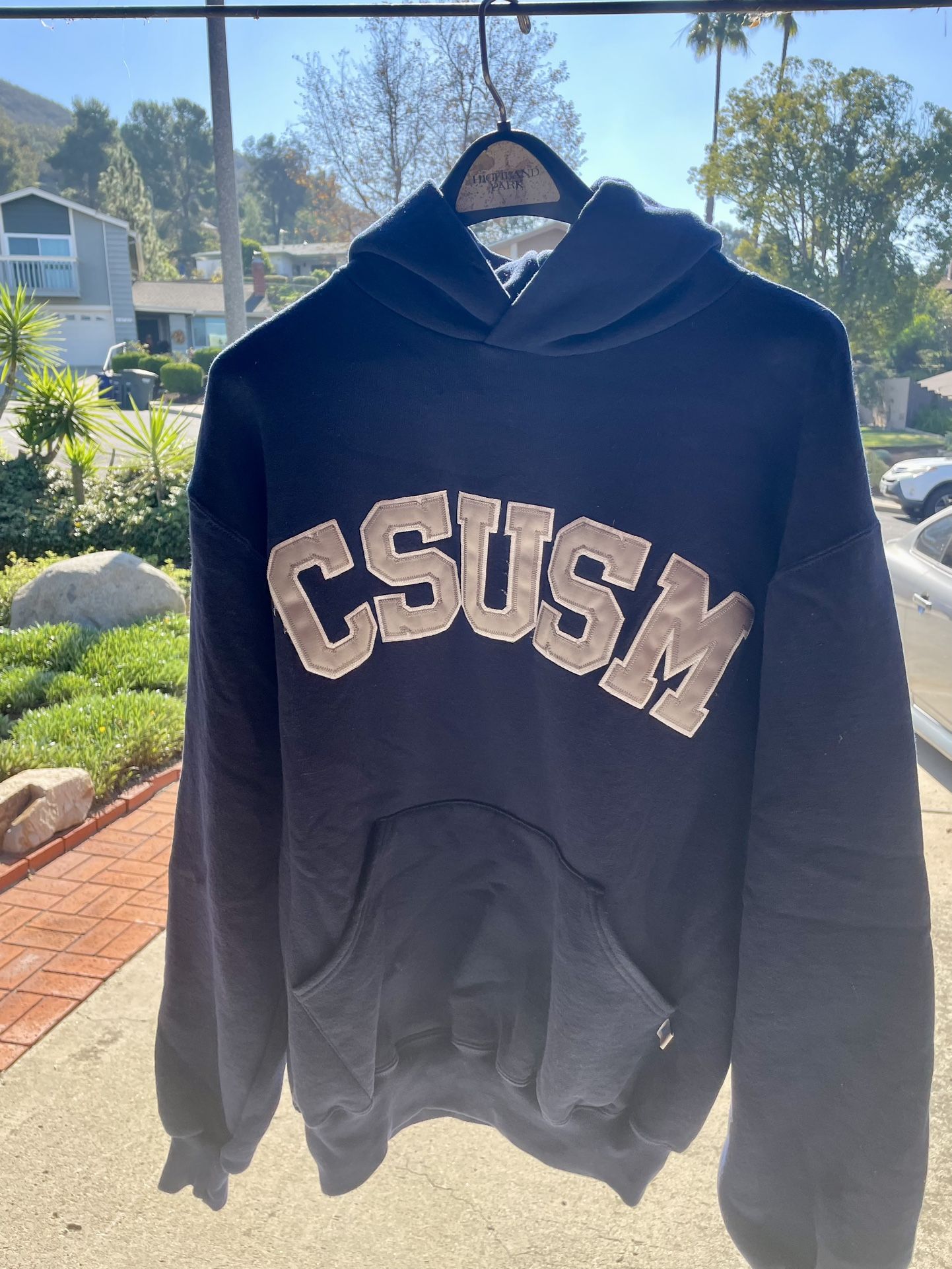 FREE. CSUM Sweatshirt   (M)