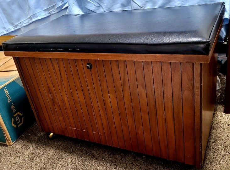 Vintage Mid-century Lane Rolling Storage Bench