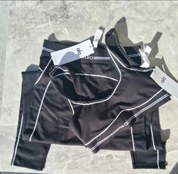 Alo Yoga Black And White Leggings And Bra