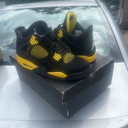 Jordan 4’s Thunder