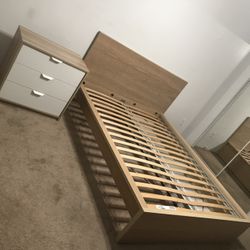 Queen Bed With Nightstand 
