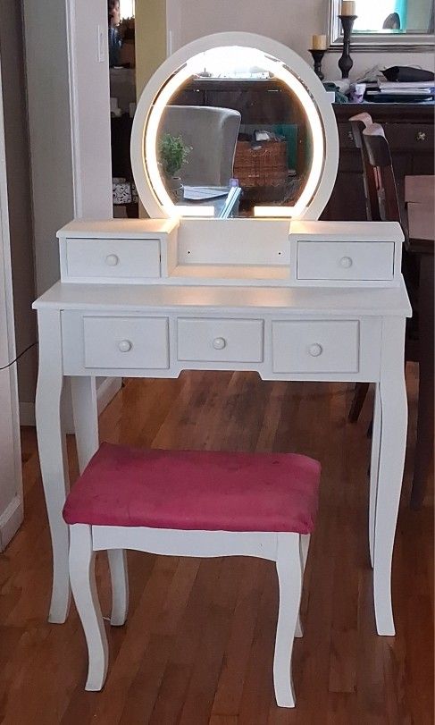 Girls Vanity With LED Light & Stool 32"W & 52"T $50