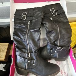 Black Boots Size 8 1/2