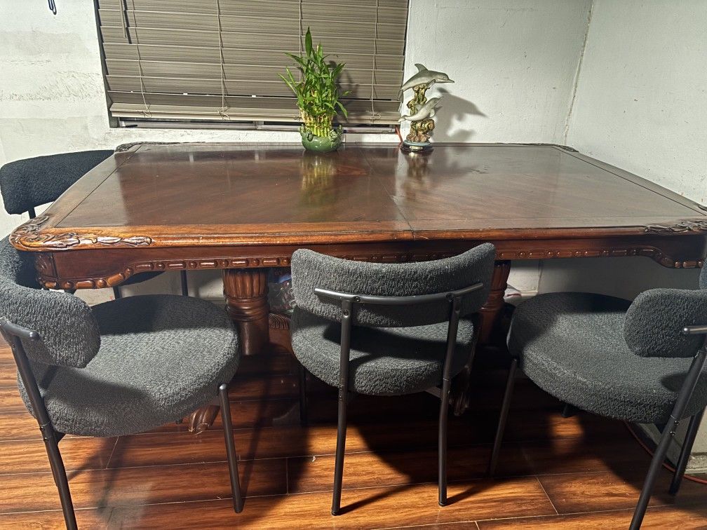 Solid Wood Table W Chairs... Mesa Solida Con Sillas