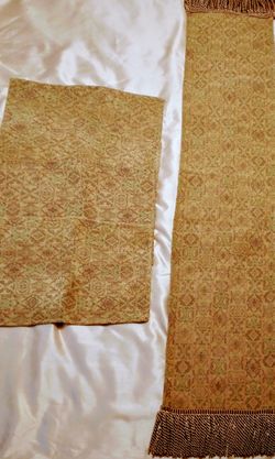 Large Table Runner With 4 Placemats