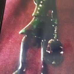 Green Modern Woman With Violin Pin 