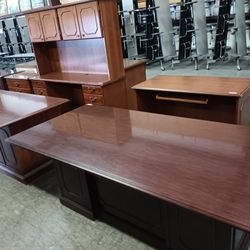 OFFICE DESKS &CREDENZA WITH THE HUTCH FOR SALE!!!!..