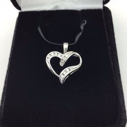 10k White Gold Diamond Heart Pendant 💵  💳  💵  Cash and Card Accepted